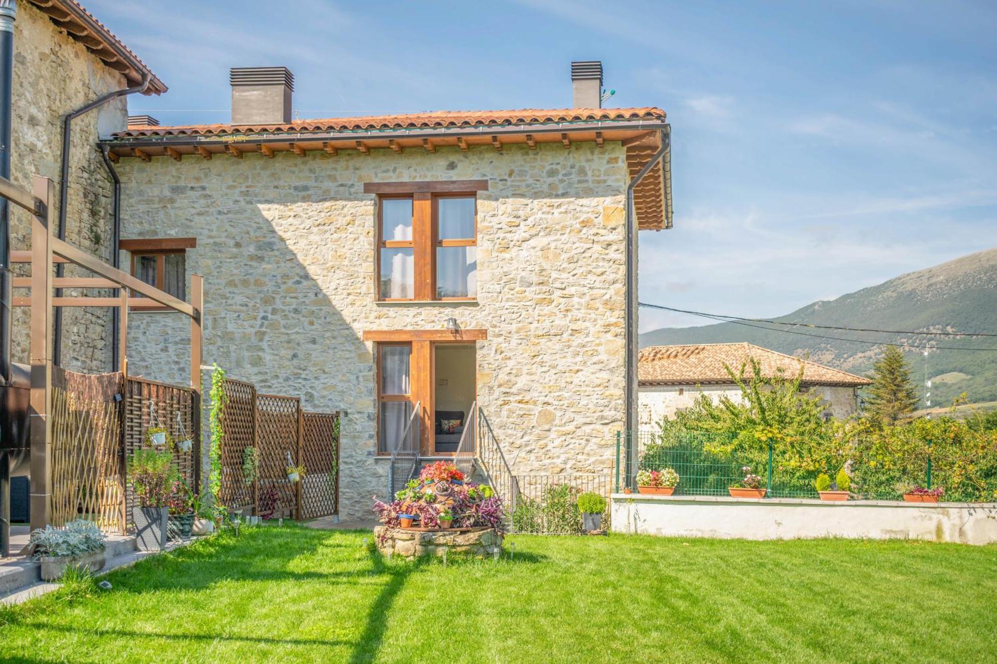 Acogedora Casa Rural Con Jardin Y Barbacoa Proxima A Pamplona Ilzarbe Zewnętrze zdjęcie